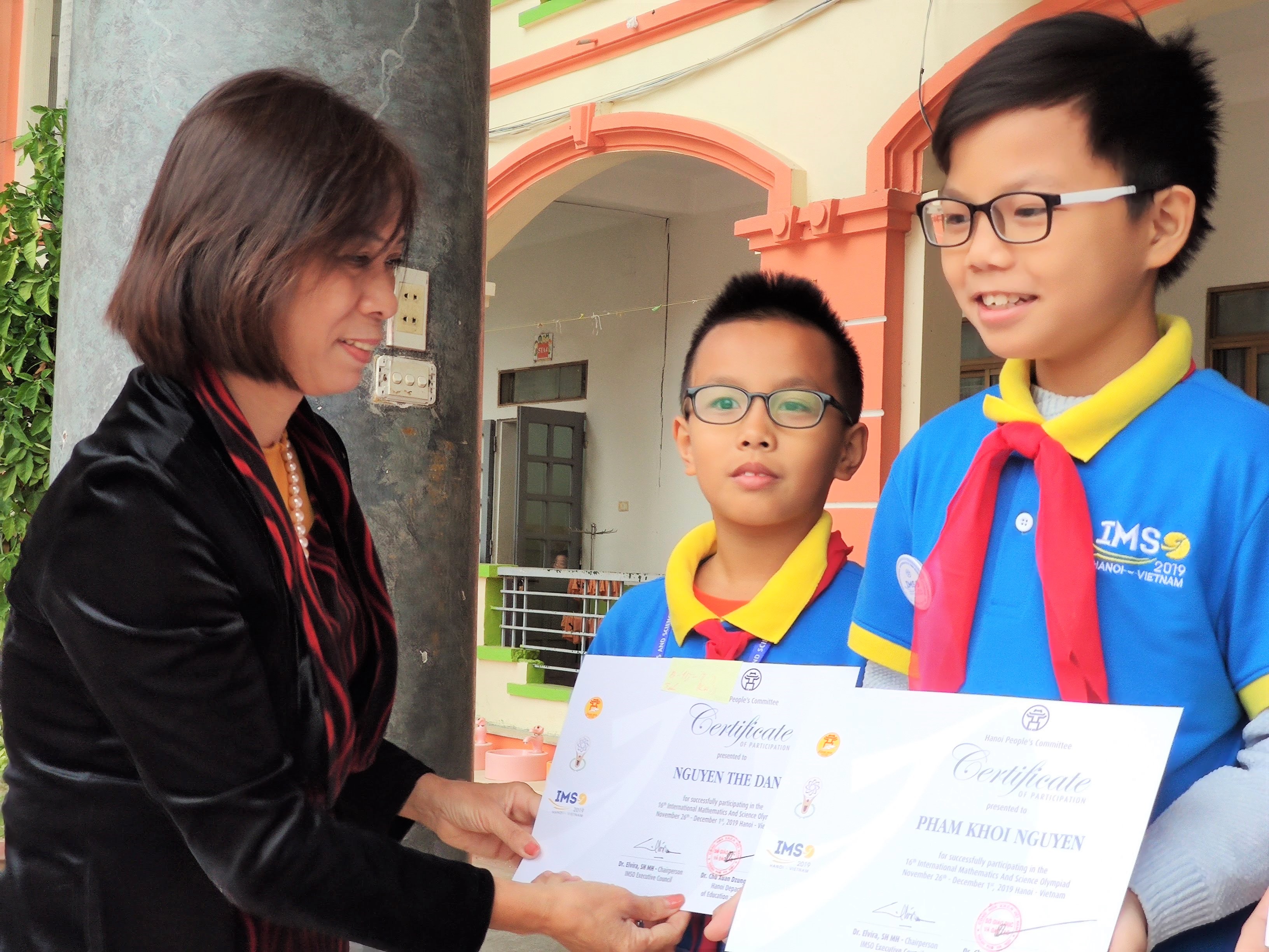 Hoc sinh Tieu hoc Newton